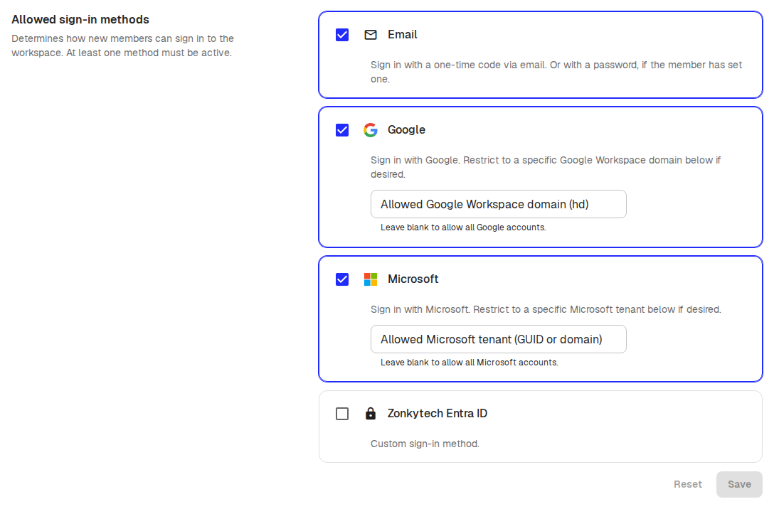 許可されたログイン方法のセクション。メール、Google、Microsoftの下に新しいSSO接続が表示されている